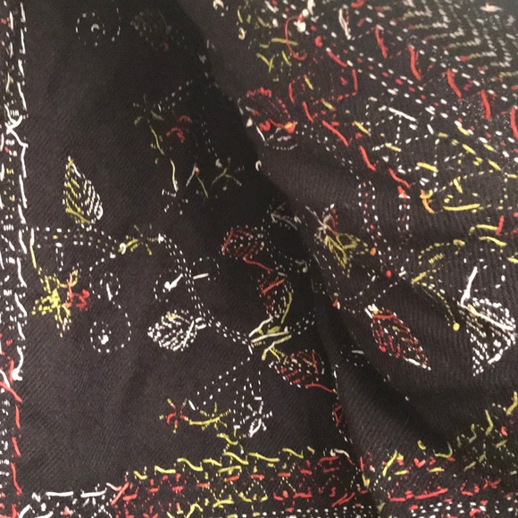 Beautiful hand embroidered Katha stitched shawl - Picture 3 of 3